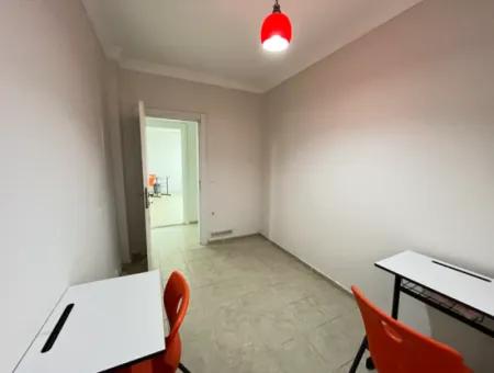 Seferihisar Şehir Merkezinde Satılık 3+1 Daire | 130 M² | Ayrı Mutfak | Zemin Kat | Önü Açık
