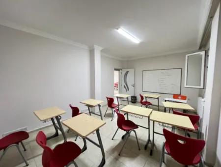 Seferihisar Şehir Merkezinde Satılık 3+1 Daire | 130 M² | Ayrı Mutfak | Zemin Kat | Önü Açık