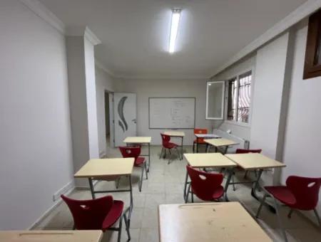 Seferihisar Şehir Merkezinde Satılık 3+1 Daire | 130 M² | Ayrı Mutfak | Zemin Kat | Önü Açık