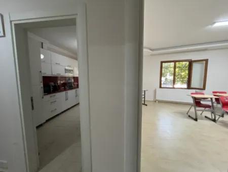 Seferihisar Şehir Merkezinde Satılık 3+1 Daire | 130 M² | Ayrı Mutfak | Zemin Kat | Önü Açık
