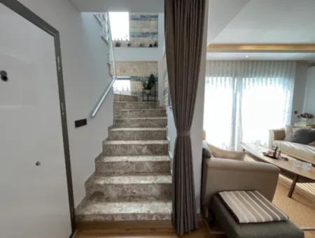 Seferihisar Doğanbey’de Deniz Manzaralı, Havuzlu Sitede Lüks Dubleks!