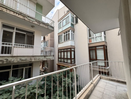 Alsancak Dutlu Sokak Yakını 3+1 3.Kat Bakımlı Satılık Daire