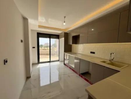 Seferihisar Akarca'da Köşe Parsel'de Deniz Manzaralı Sıfır Villa