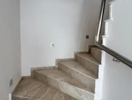 Seferihisar Akarca'da Köşe Parsel'de Deniz Manzaralı Sıfır Villa