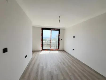 Seferihisar Akarca'da Köşe Parsel'de Deniz Manzaralı Sıfır Villa