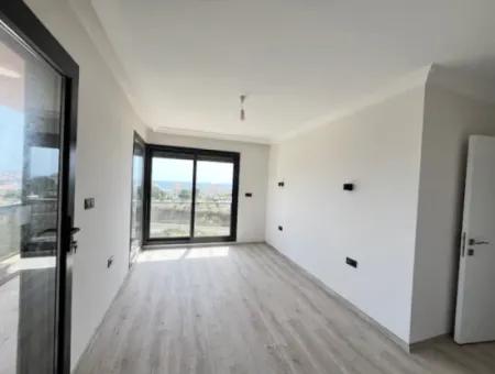 Seferihisar Akarca'da Köşe Parsel'de Deniz Manzaralı Sıfır Villa