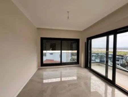 Seferihisar Sığacık'ta, Girlen Mevkii'nde Satılık Villa