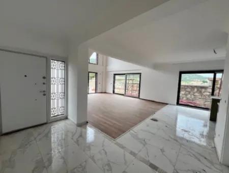 Seferihisar Kavakdere'de Malikane Satılık Villa