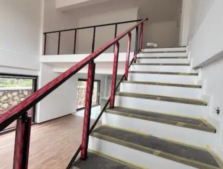 Seferihisar Kavakdere'de Malikane Satılık Villa