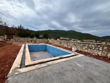 Seferihisar Kavakdere'de Malikane Satılık Villa