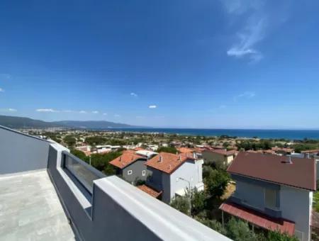 Doğanbeyde Site İçerisinde Deniz Ve Doğa Manzaralı Satılık Triplex Villa
