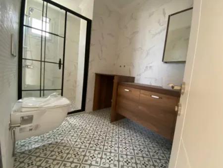 Doğanbeyde Site İçerisinde Deniz Ve Doğa Manzaralı Satılık Triplex Villa