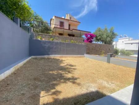 Doğanbeyde Site İçerisinde Deniz Ve Doğa Manzaralı Satılık Triplex Villa