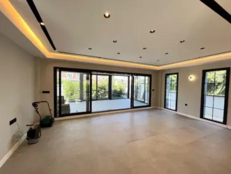Seferihisar Villalar Bölgesinde, Kış Bahçeli, Emsalsiz Lüks Villa