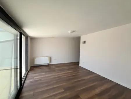 Seferihisar Merkez'de 4+1, Ebeveyn Banyolu, Teraslı, Akıllı Ev