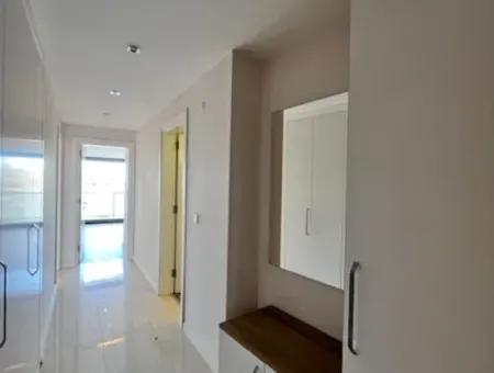 Seferihisar Merkez'de 4+1, Ebeveyn Banyolu, Teraslı, Akıllı Ev