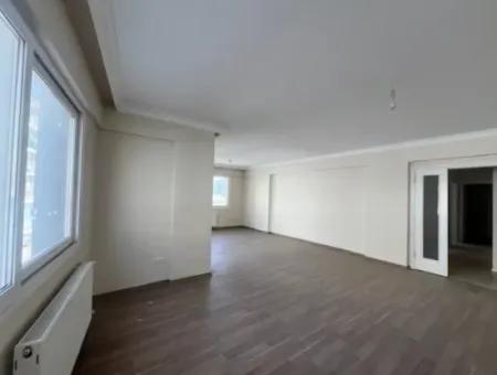 Seferihisar Adliyesi Yakınında,Köşe Konumlu,175M2, Kapalı Mutfaklı Satılık Daire