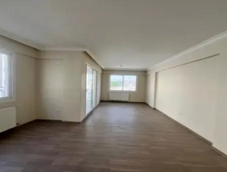 Seferihisar Adliyesi Yakınında,Köşe Konumlu,175M2, Kapalı Mutfaklı Satılık Daire