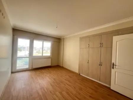 Seferihisar Adliyesi Yakınında,Köşe Konumlu,175M2, Kapalı Mutfaklı Satılık Daire