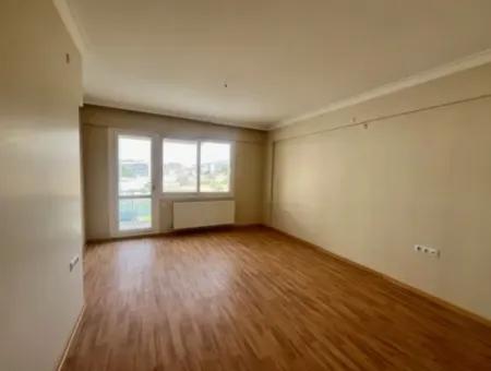 Seferihisar Adliyesi Yakınında,Köşe Konumlu,175M2, Kapalı Mutfaklı Satılık Daire