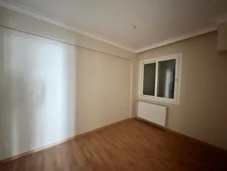 Seferihisar Adliyesi Yakınında,Köşe Konumlu,175M2, Kapalı Mutfaklı Satılık Daire