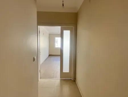 Seferihisar Adliyesi Yakınında,Köşe Konumlu,175M2, Kapalı Mutfaklı Satılık Daire