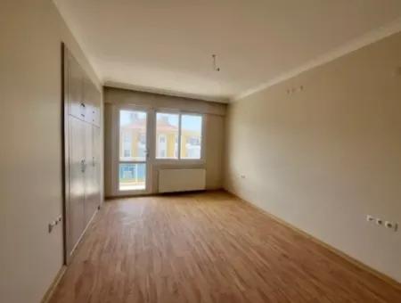 Seferihisar Adliyesi Yakınında,Köşe Konumlu,Dubleks, 280M2, Kapalı Mutfaklı Satılık Daire