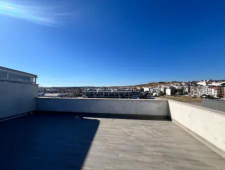 Seferihisar Adliyesi Yakınında 5+1, 240M2 Çift Teraslı Dubleks Daire