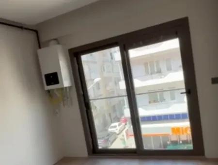 Alsancak Kahramanlarda Yeni Bina'da Satılık Arka Tarafa Bakan 3. Kat Lüx Daire